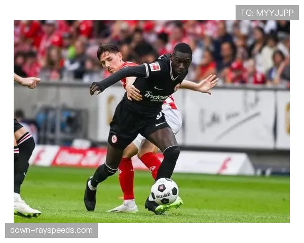 法兰克福前锋穆阿尼恢复团队合练，有望在周末联赛复出